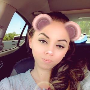 Meet your Posher, Danielle